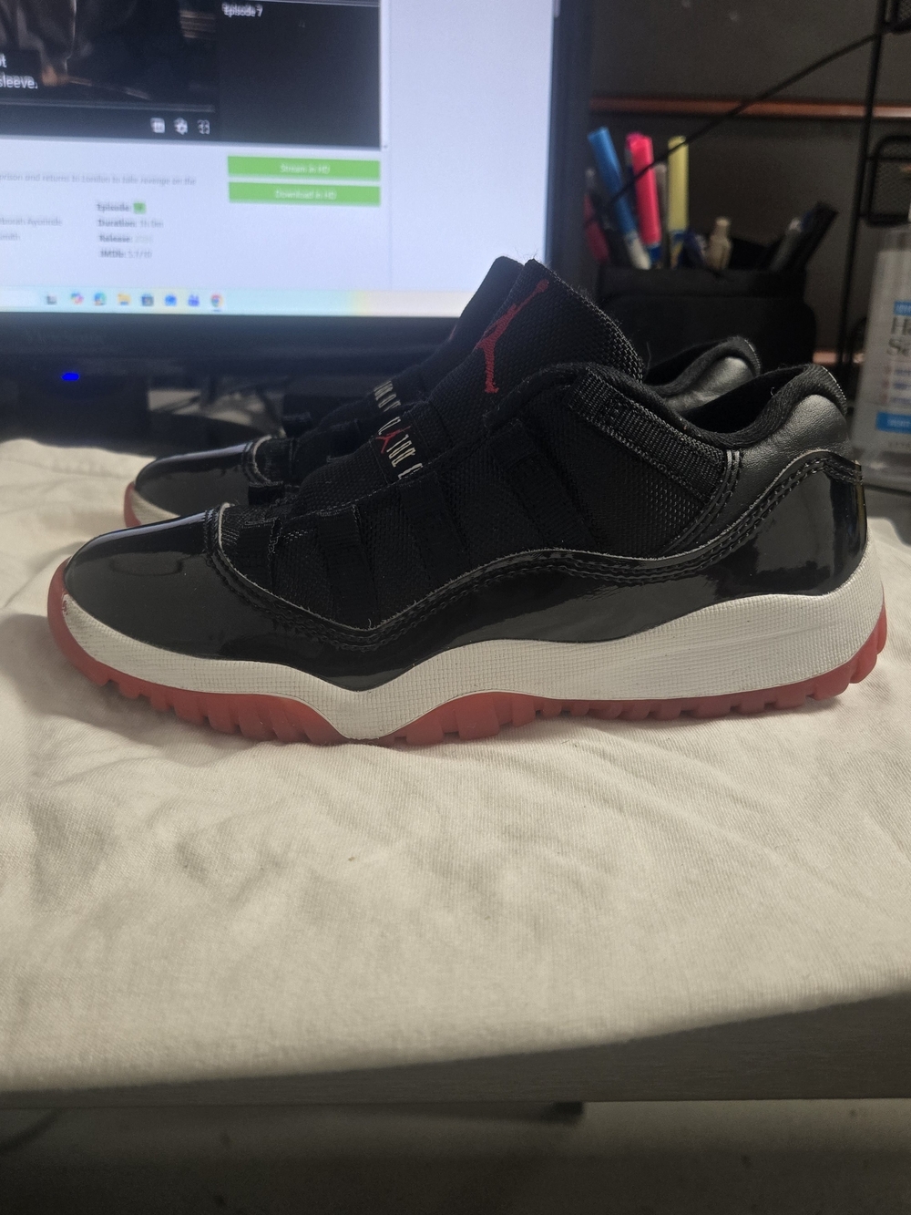 Air Jordan 11 Retro Low - Black/Red